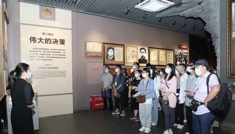 红土地镇领导团队引领新征程发展之路